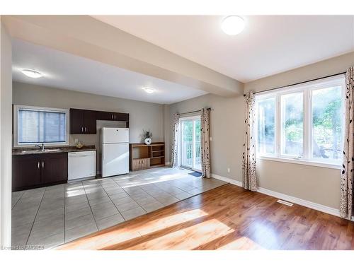 81 Wellington Street North Street, St. Catharines, ON - Indoor Photo Showing Kitchen