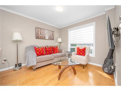 2493 Newcastle Crescent, Oakville, ON - Indoor Photo Showing Living Room