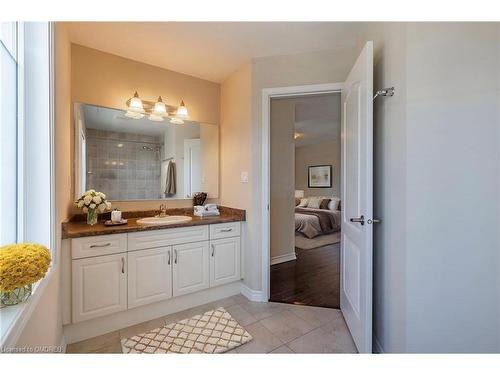 357 Snoek Point, Milton, ON - Indoor Photo Showing Bathroom