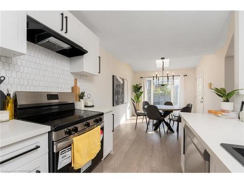 29 Perthshire Court, Hamilton, ON - Indoor Photo Showing Kitchen