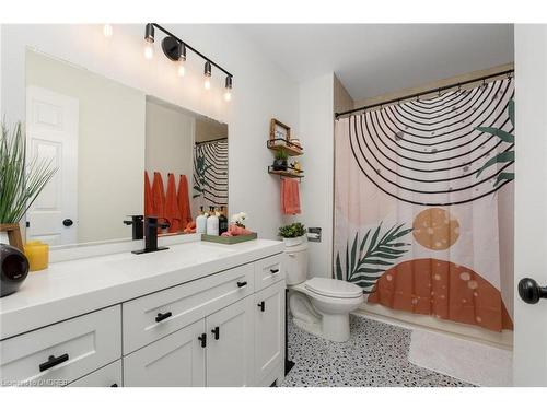 29 Perthshire Court, Hamilton, ON - Indoor Photo Showing Bathroom