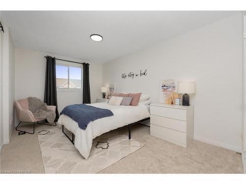 29 Perthshire Court, Hamilton, ON - Indoor Photo Showing Bedroom