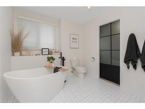 29 Perthshire Court, Hamilton, ON - Indoor Photo Showing Bathroom