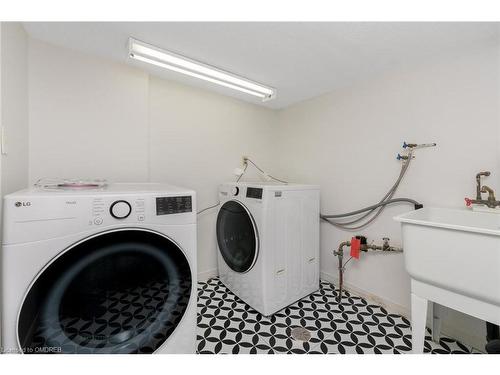 29 Perthshire Court, Hamilton, ON - Indoor Photo Showing Laundry Room