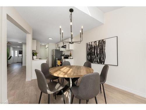 29 Perthshire Court, Hamilton, ON - Indoor Photo Showing Dining Room