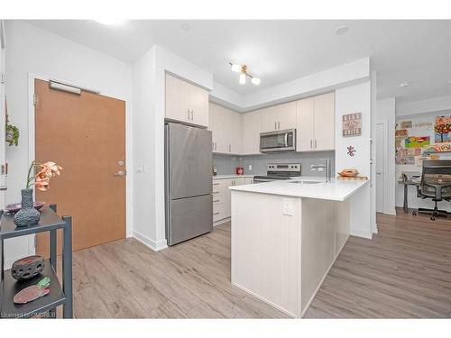 220-320 Plains Road E, Burlington, ON - Indoor Photo Showing Kitchen