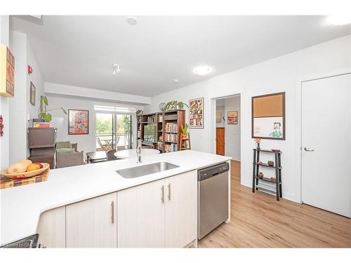 220-320 Plains Road E, Burlington, ON - Indoor Photo Showing Kitchen