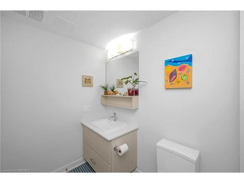 220-320 Plains Road E, Burlington, ON - Indoor Photo Showing Bathroom