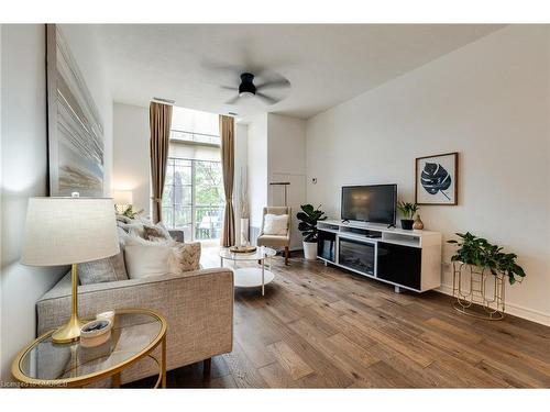 317-262 Dundas Street E, Waterdown, ON - Indoor Photo Showing Living Room