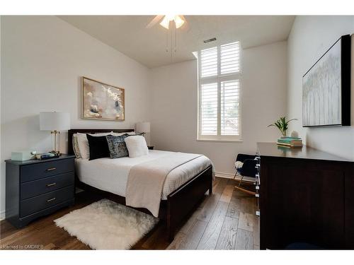 317-262 Dundas Street E, Waterdown, ON - Indoor Photo Showing Bedroom