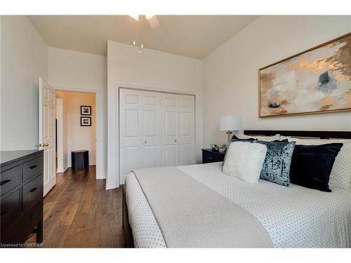 317-262 Dundas Street E, Waterdown, ON - Indoor Photo Showing Bedroom