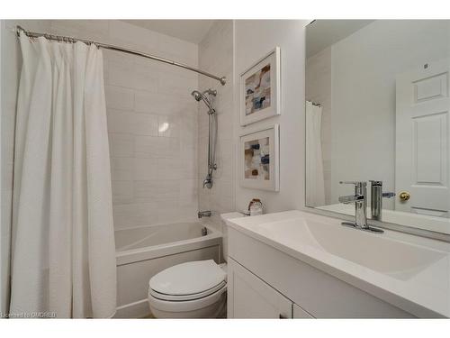 317-262 Dundas Street E, Waterdown, ON - Indoor Photo Showing Bathroom