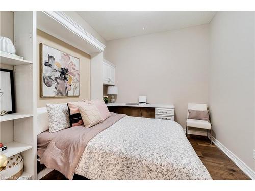 317-262 Dundas Street E, Waterdown, ON - Indoor Photo Showing Bedroom