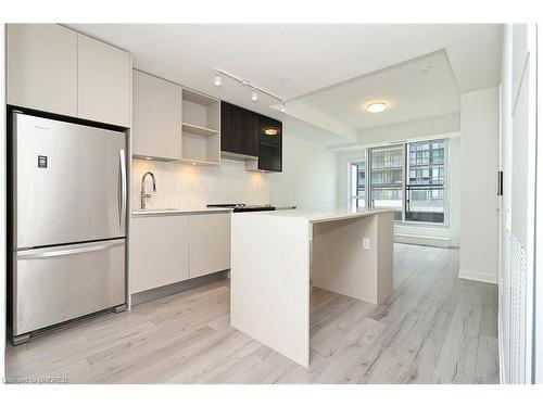 323-395 Dundas Street W, Oakville, ON - Indoor Photo Showing Kitchen With Stainless Steel Kitchen With Upgraded Kitchen