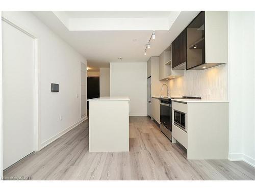 323-395 Dundas Street W, Oakville, ON - Indoor Photo Showing Kitchen