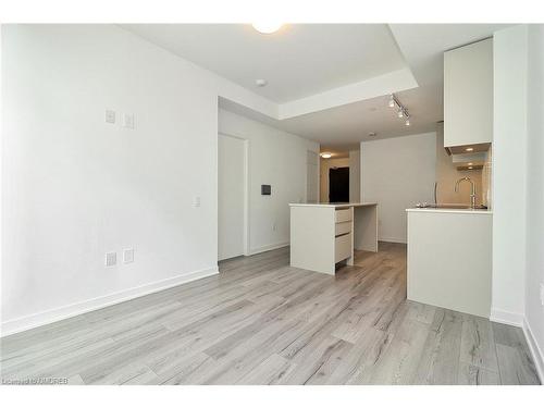 323-395 Dundas Street W, Oakville, ON - Indoor Photo Showing Kitchen