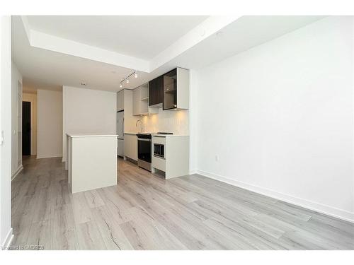 323-395 Dundas Street W, Oakville, ON - Indoor Photo Showing Kitchen