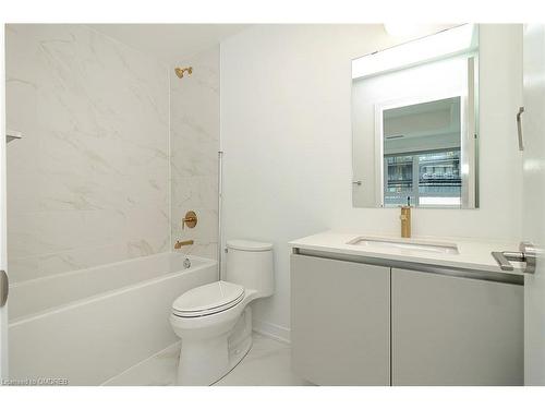 323-395 Dundas Street W, Oakville, ON - Indoor Photo Showing Bathroom