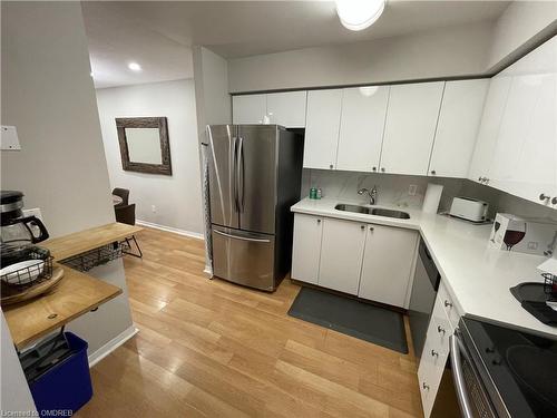 613-1512 Pilgrims Way, Oakville, ON - Indoor Photo Showing Kitchen With Double Sink