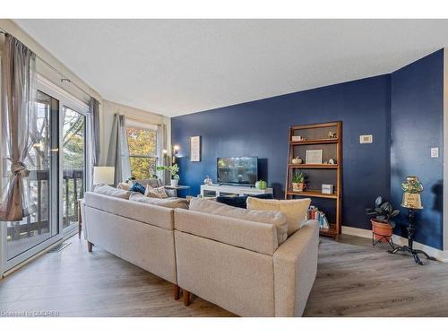 414-1210 Thorpe Road, Burlington, ON - Indoor Photo Showing Living Room