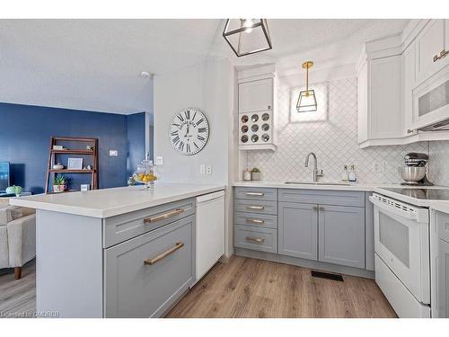 414-1210 Thorpe Road, Burlington, ON - Indoor Photo Showing Kitchen