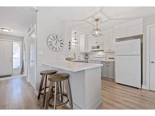 414-1210 Thorpe Road, Burlington, ON - Indoor Photo Showing Kitchen