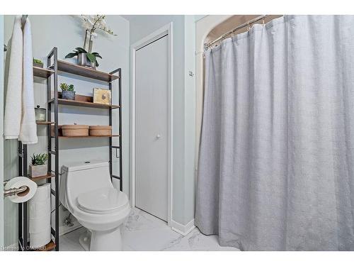 414-1210 Thorpe Road, Burlington, ON - Indoor Photo Showing Bathroom