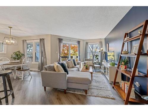 414-1210 Thorpe Road, Burlington, ON - Indoor Photo Showing Living Room