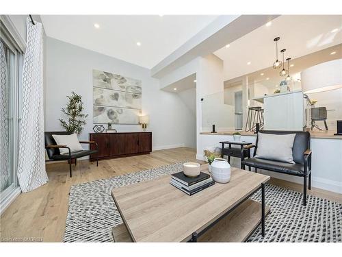 32-250 Satok Crescent, Milton, ON - Indoor Photo Showing Living Room