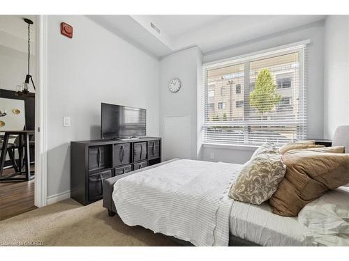 102-40 Esplanade Lane, Grimsby, ON - Indoor Photo Showing Bedroom