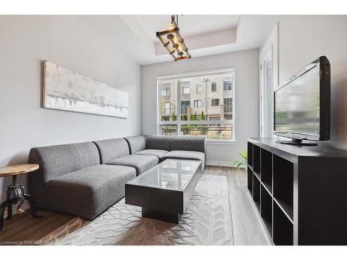 102-40 Esplanade Lane, Grimsby, ON - Indoor Photo Showing Living Room