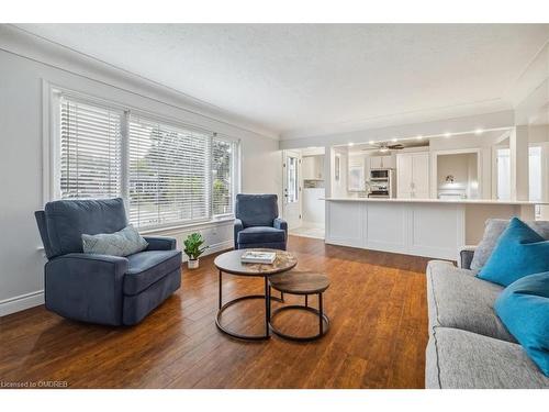 1311 Tyrrell Road, Burlington, ON - Indoor Photo Showing Living Room