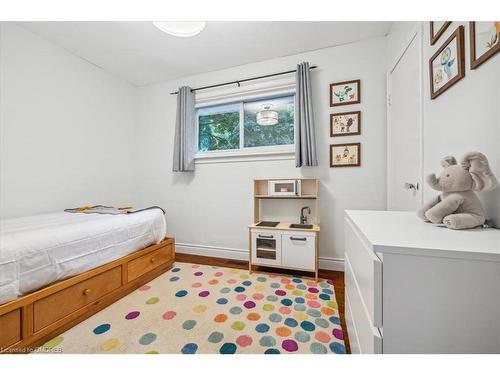 1311 Tyrrell Road, Burlington, ON - Indoor Photo Showing Bedroom