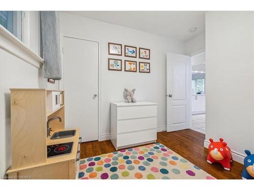 1311 Tyrrell Road, Burlington, ON - Indoor Photo Showing Bedroom