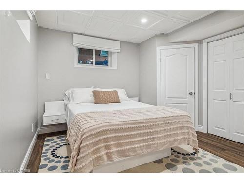 1311 Tyrrell Road, Burlington, ON - Indoor Photo Showing Bedroom