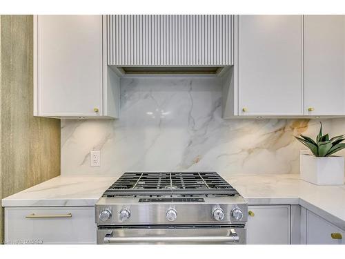 2243 Ingersoll Drive, Burlington, ON - Indoor Photo Showing Kitchen