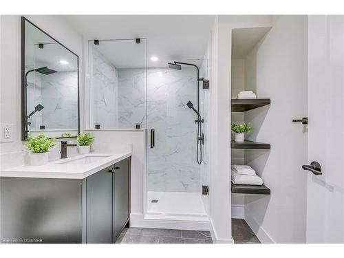 2243 Ingersoll Drive, Burlington, ON - Indoor Photo Showing Bathroom