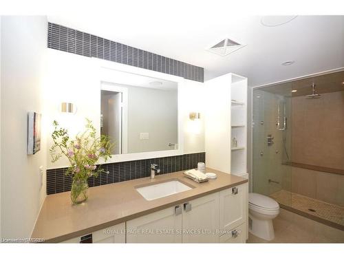 Th 1-4065 Brickstone Mews, Mississauga, ON - Indoor Photo Showing Bathroom