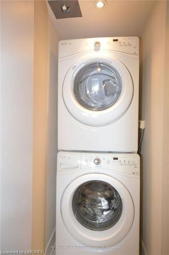 Th 1-4065 Brickstone Mews, Mississauga, ON - Indoor Photo Showing Laundry Room