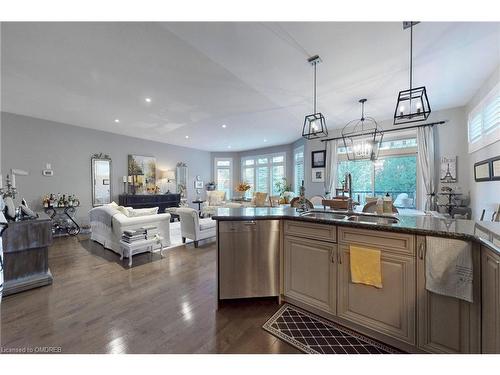 43 Oarsman Crescent, St. Catharines, ON - Indoor Photo Showing Kitchen With Double Sink