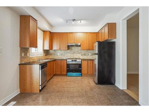 2443 Grand Oak Trail, Oakville, ON - Indoor Photo Showing Kitchen