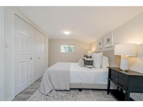 262 Pine Street, Milton, ON - Indoor Photo Showing Bedroom