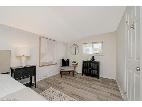 262 Pine Street, Milton, ON - Indoor Photo Showing Bedroom