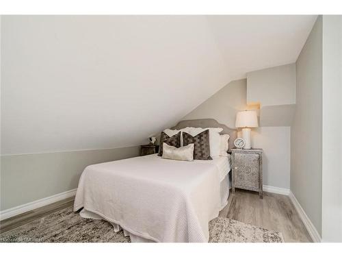 262 Pine Street, Milton, ON - Indoor Photo Showing Bedroom