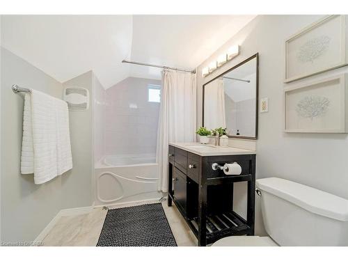 262 Pine Street, Milton, ON - Indoor Photo Showing Bathroom