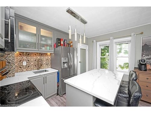 6024 Dixon Street, Niagara Falls, ON - Indoor Photo Showing Kitchen