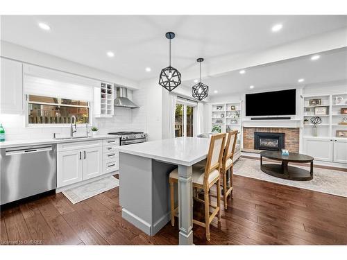 2401 Coventry Way, Burlington, ON - Indoor Photo Showing Kitchen With Upgraded Kitchen