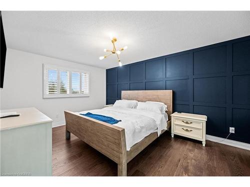 2401 Coventry Way, Burlington, ON - Indoor Photo Showing Bedroom