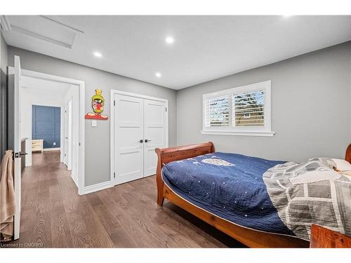 2401 Coventry Way, Burlington, ON - Indoor Photo Showing Bedroom