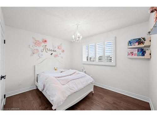 2401 Coventry Way, Burlington, ON - Indoor Photo Showing Bedroom